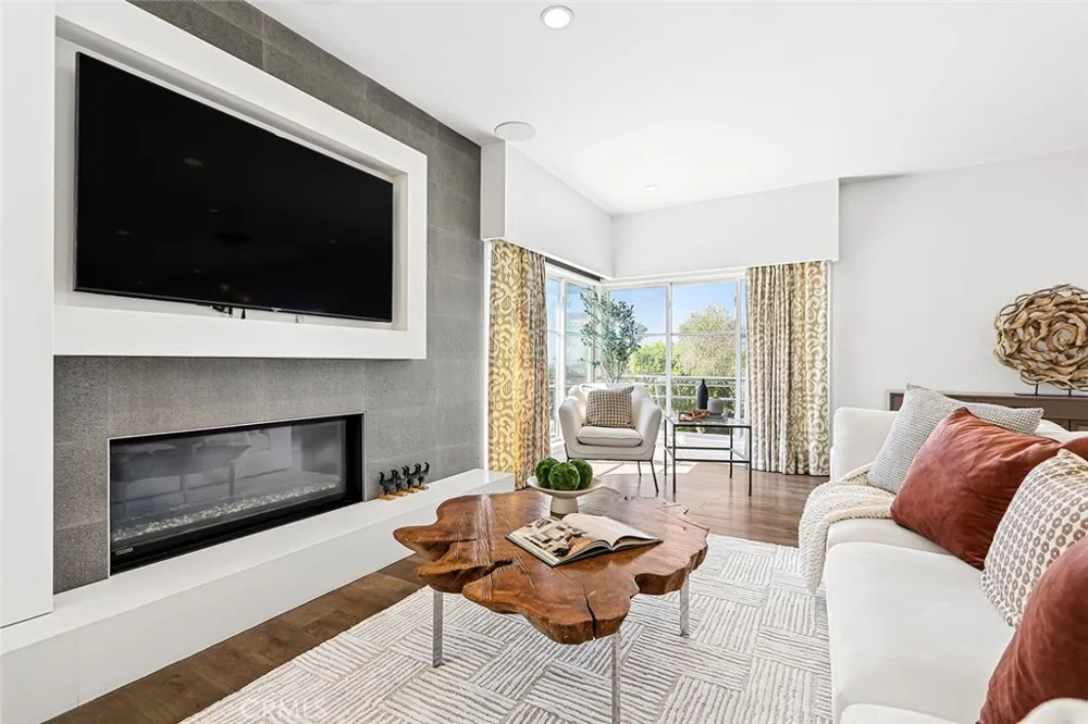 301 25th Hermosa Beach, CA 90254