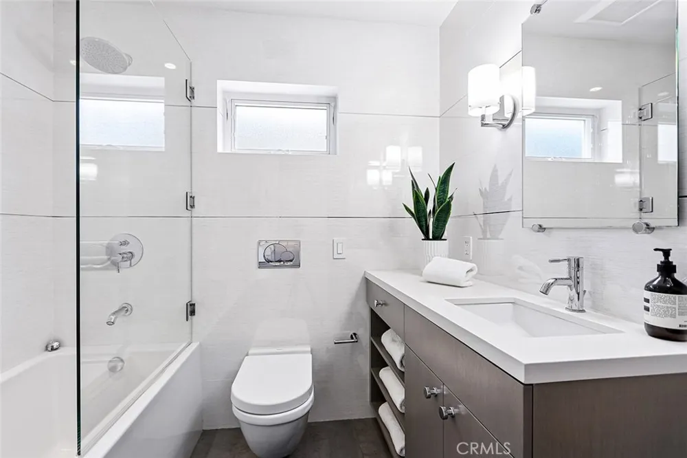 301 25th Hermosa Beach, CA 90254