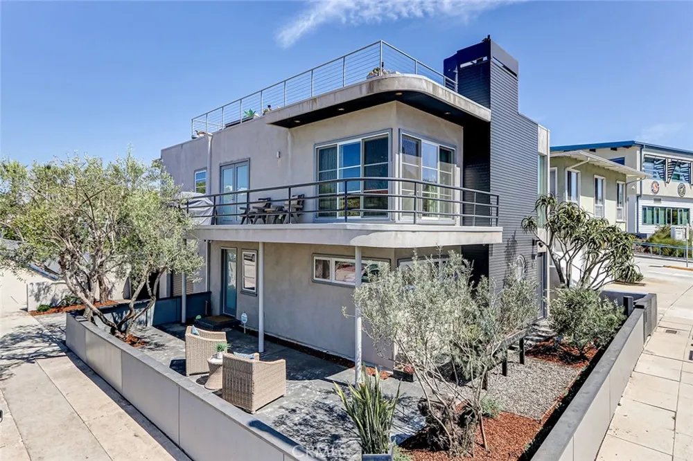 301 25th Hermosa Beach, CA 90254