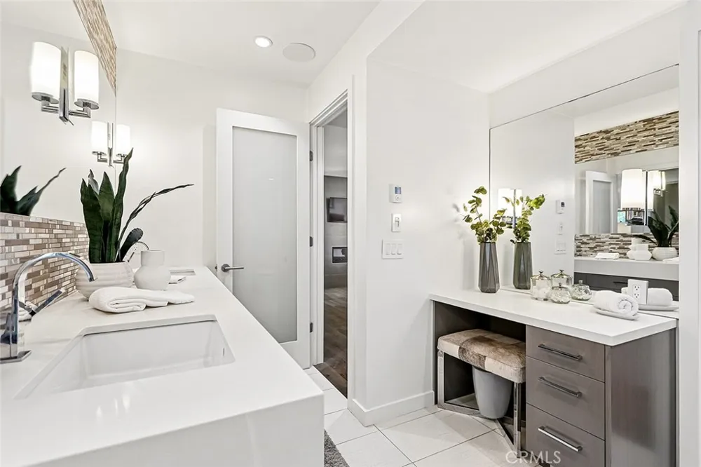 301 25th Hermosa Beach, CA 90254