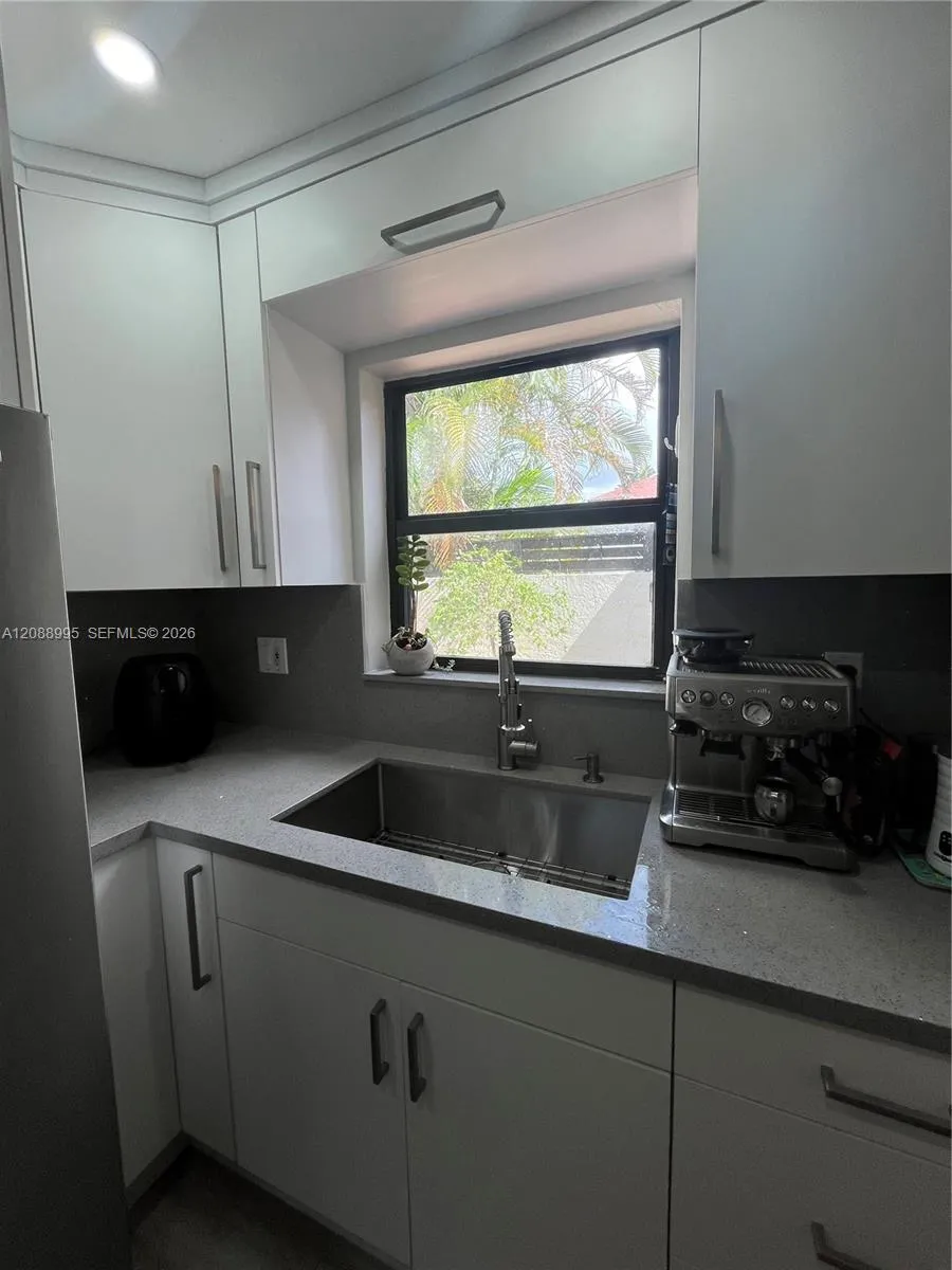 447 NW 98th Ct Miami, FL 33172
