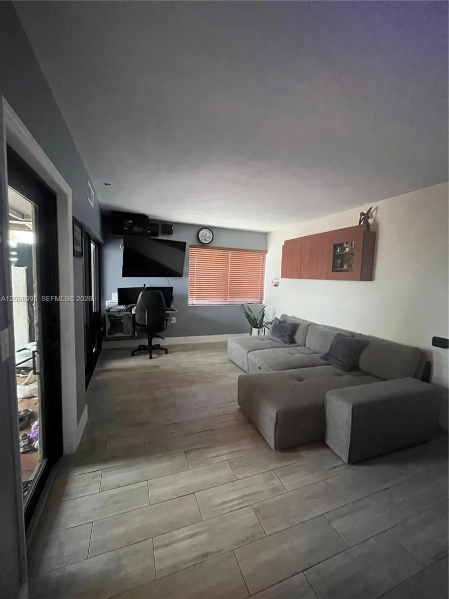 447 NW 98th Ct Miami, FL 33172