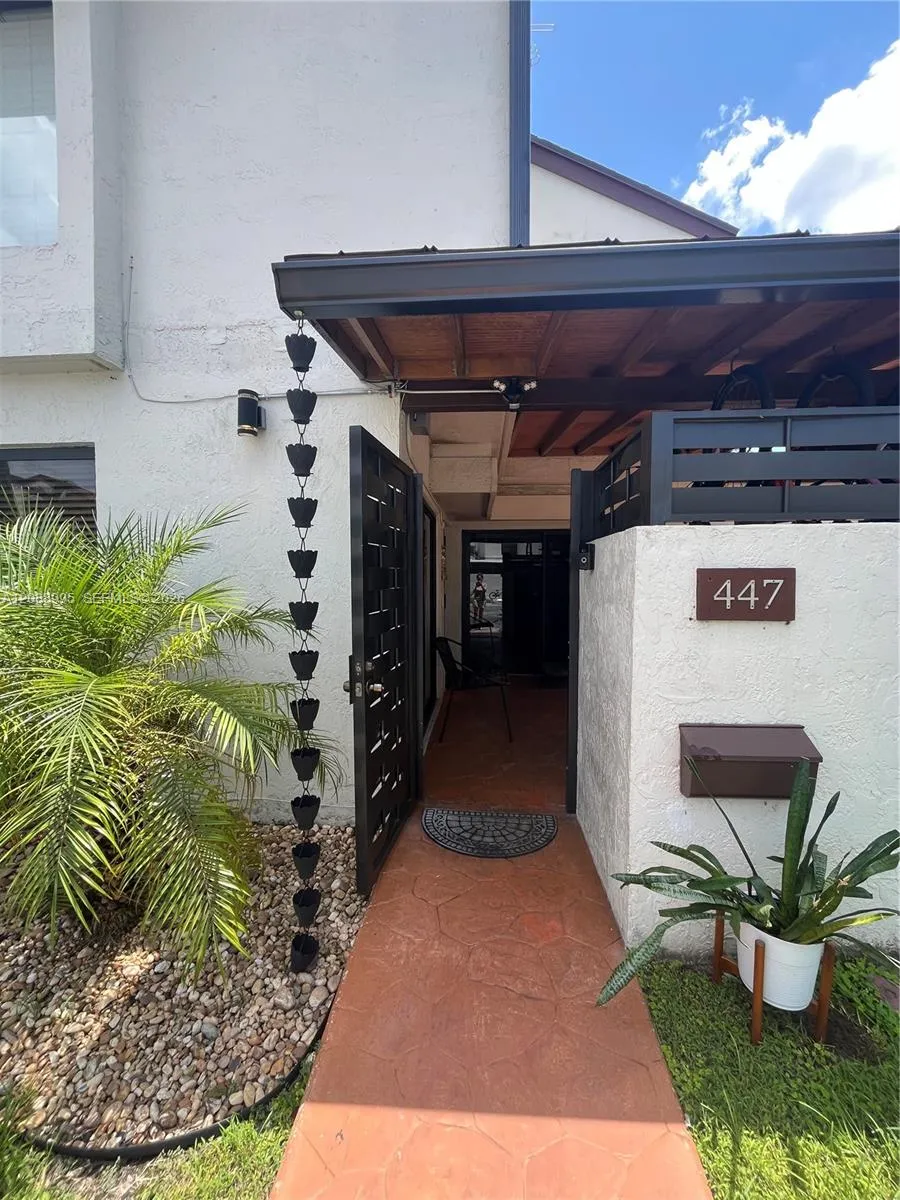 447 NW 98th Ct Miami, FL 33172