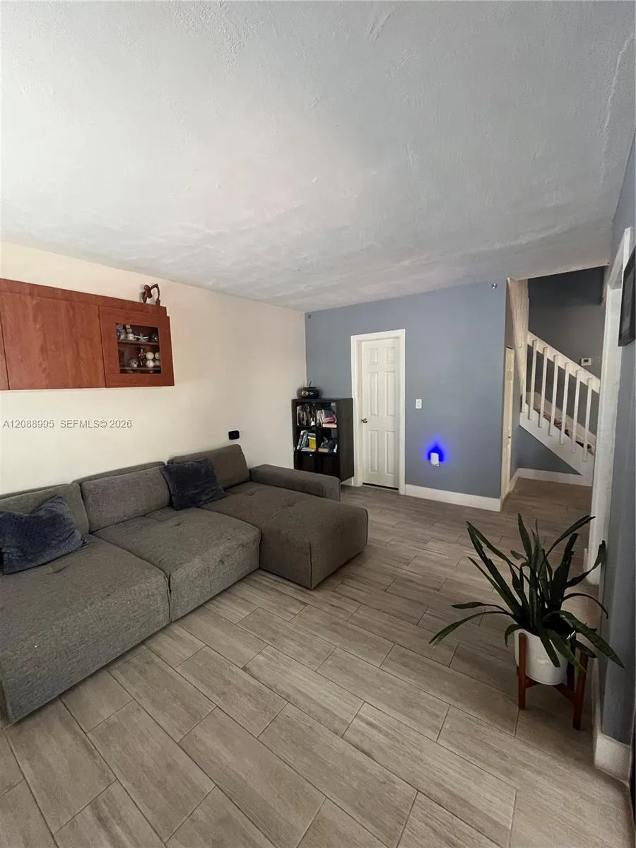 447 NW 98th Ct Miami, FL 33172