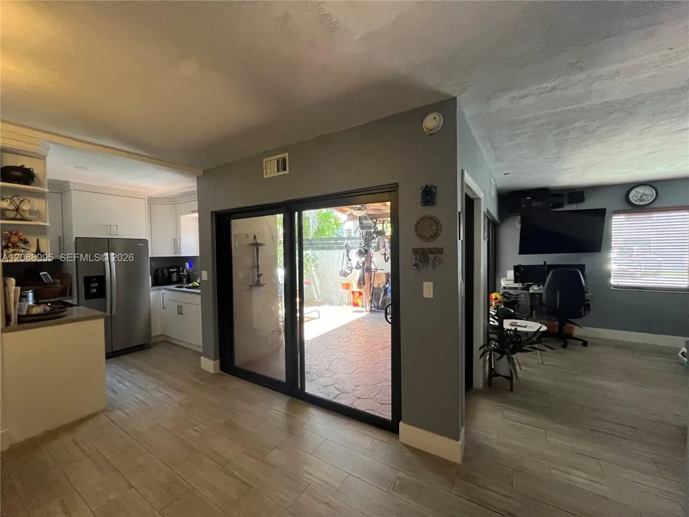 447 NW 98th Ct Miami, FL 33172