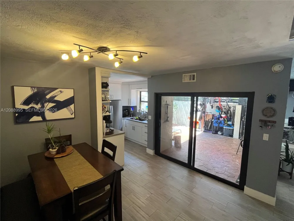 447 NW 98th Ct Miami, FL 33172