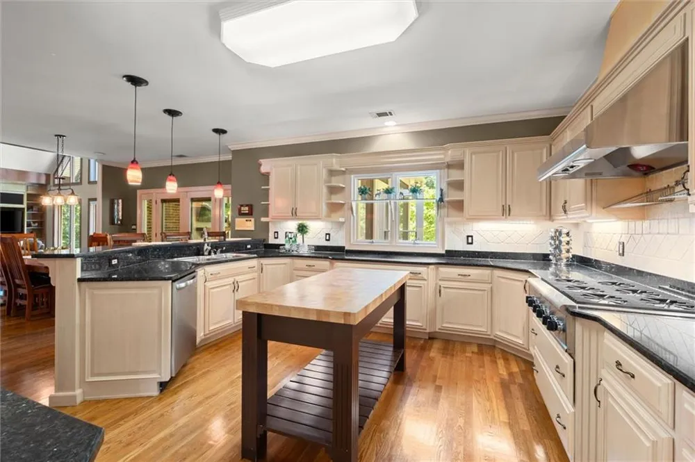 3686 Suwanee Creek Court Suwanee, GA 30024