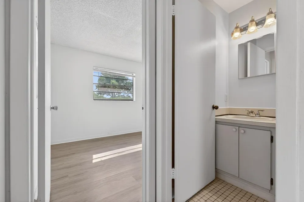 9401 NW 49th Place #29d Sunrise, FL 33351
