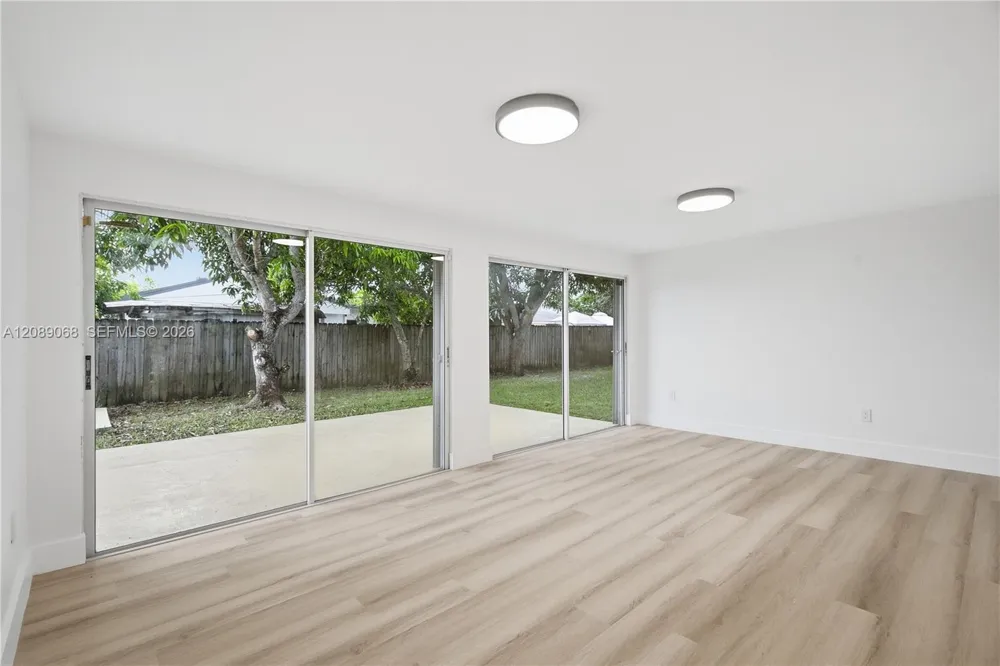 16010 SW 100th Ct Miami, FL 33157
