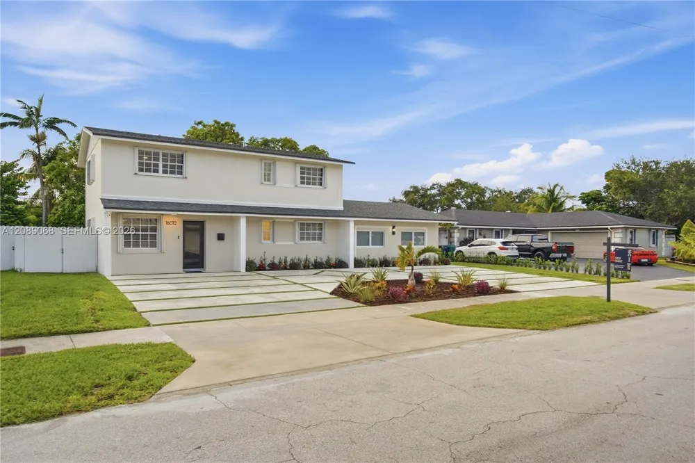 16010 SW 100th Ct Miami, FL 33157