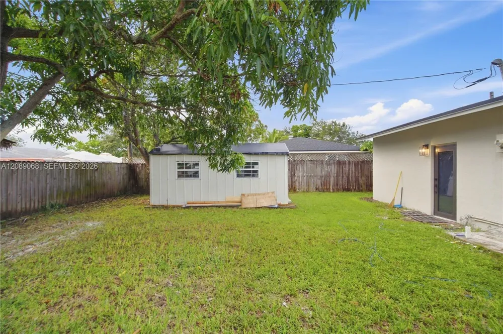 16010 SW 100th Ct Miami, FL 33157