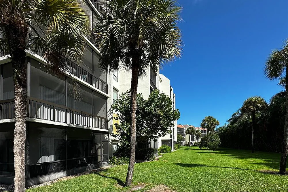 3000 Presidential Way #Apt 106 West Palm Beach, FL 33401