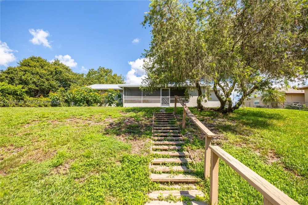 219 Cumquat Road NE Lake Placid, FL 33852