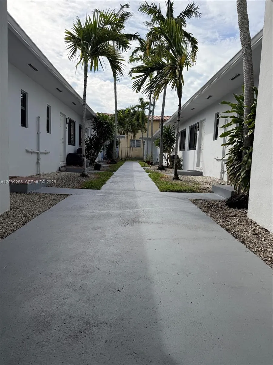 600 SW 10th St #2 Miami, FL 33130