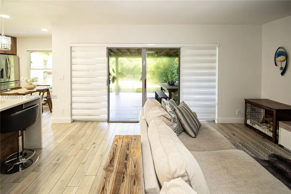 8434 NW 57th Dr Coral Springs, FL 33067