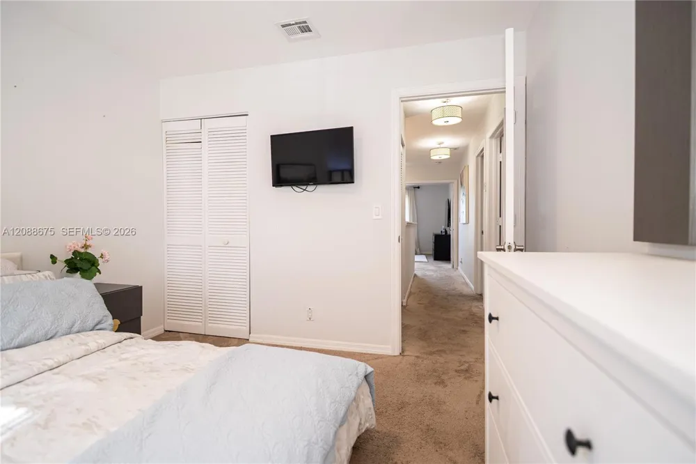 8434 NW 57th Dr Coral Springs, FL 33067