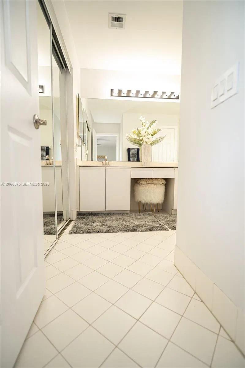 8434 NW 57th Dr Coral Springs, FL 33067