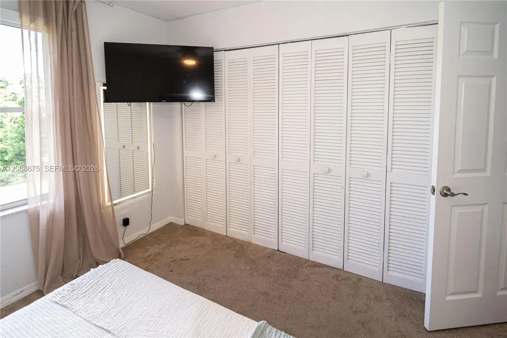 8434 NW 57th Dr Coral Springs, FL 33067