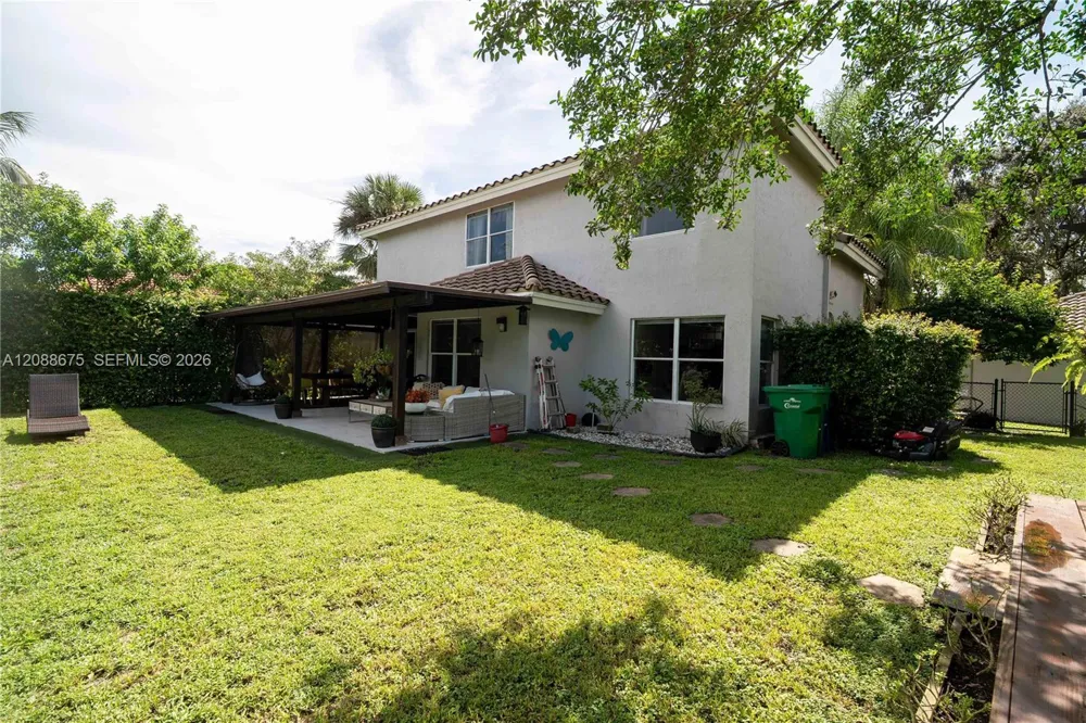 8434 NW 57th Dr Coral Springs, FL 33067