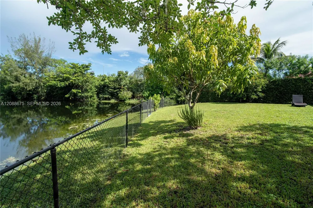 8434 NW 57th Dr Coral Springs, FL 33067