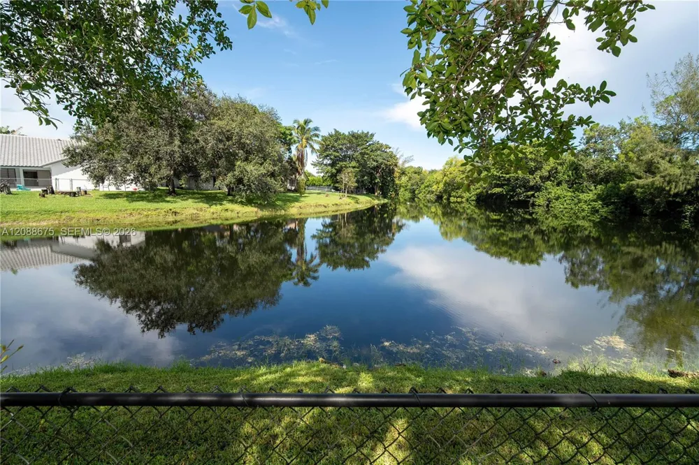 8434 NW 57th Dr Coral Springs, FL 33067