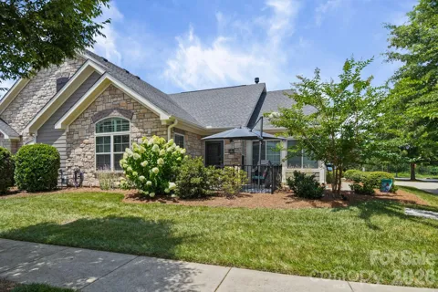 2307 Villa Oaks Court