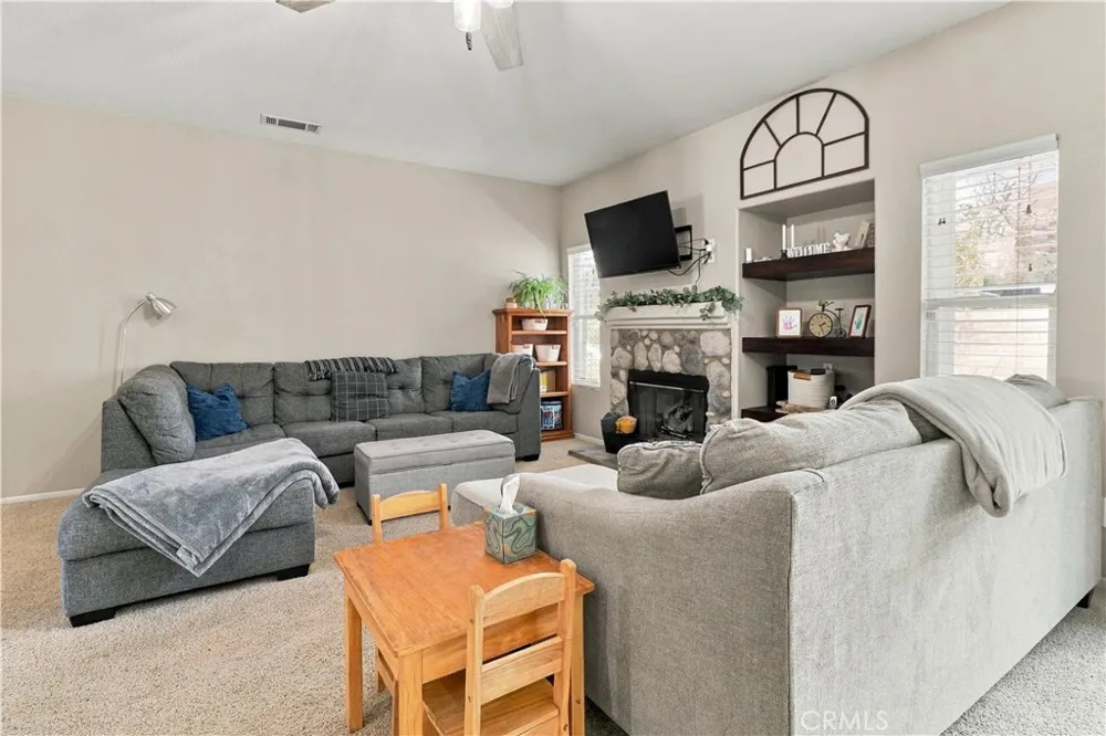 45344 Tiana Rose Lancaster, CA 93536