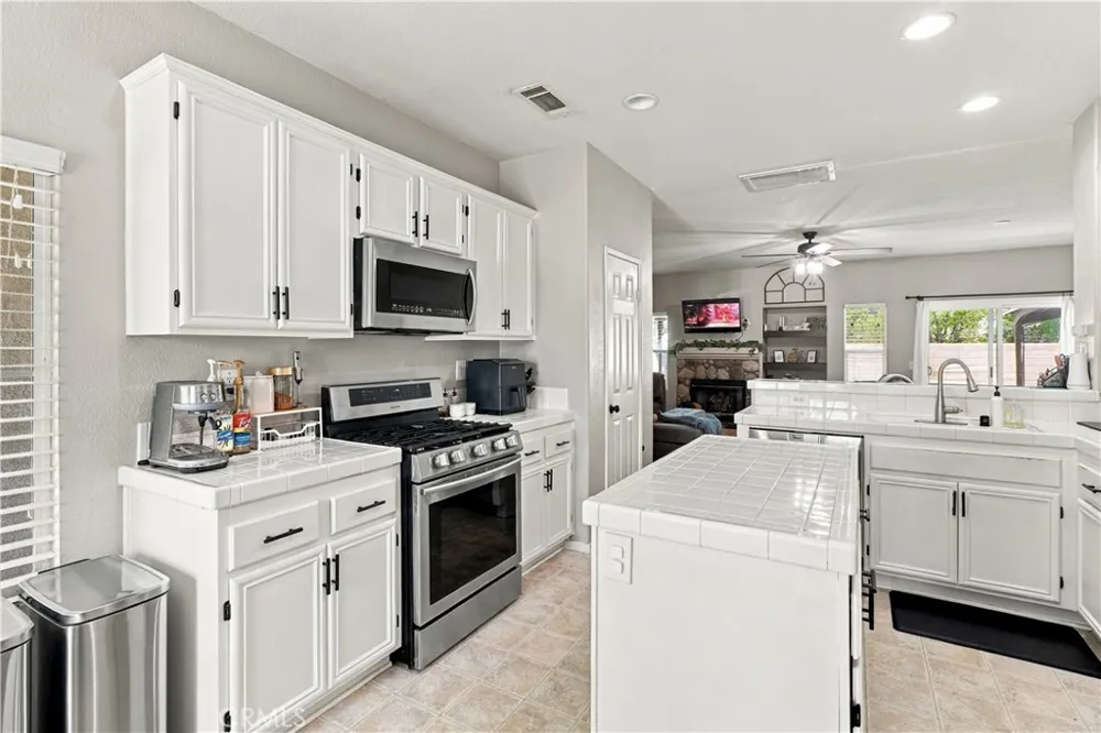 45344 Tiana Rose Lancaster, CA 93536