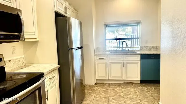 688 Indian Oak Lane #107 Oak Park, CA 91377
