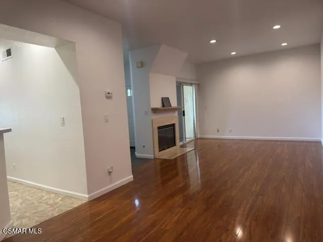 688 Indian Oak Lane #107 Oak Park, CA 91377