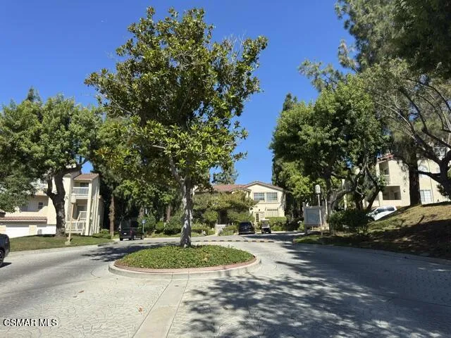 688 Indian Oak Lane #107 Oak Park, CA 91377