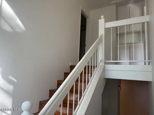 688 Indian Oak Lane #107 Oak Park, CA 91377