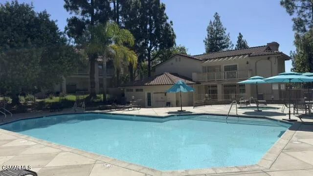 688 Indian Oak Lane #107 Oak Park, CA 91377