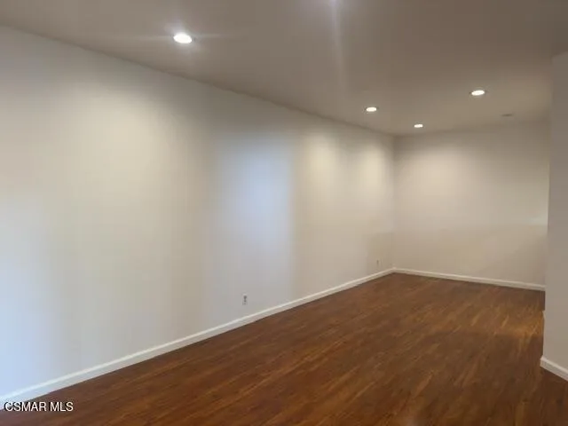 688 Indian Oak Lane #107 Oak Park, CA 91377