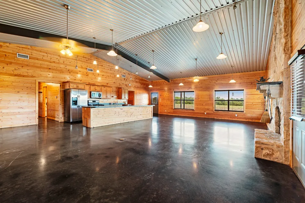 2078 Farm Road 2122 Roxton, TX 75477