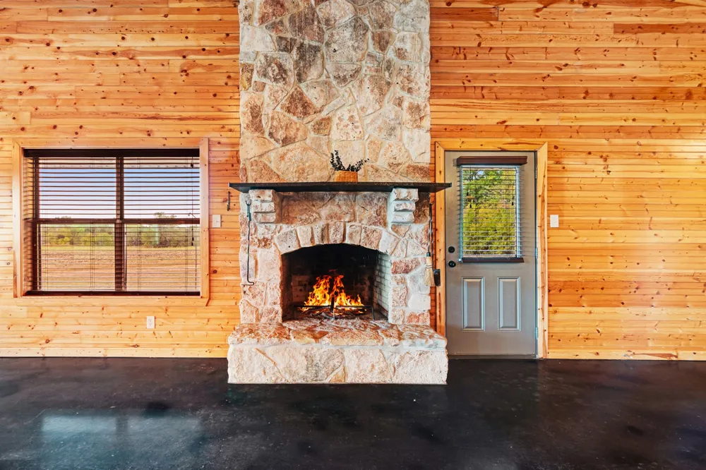 2078 Farm Road 2122 Roxton, TX 75477