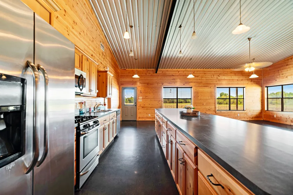 2078 Farm Road 2122 Roxton, TX 75477