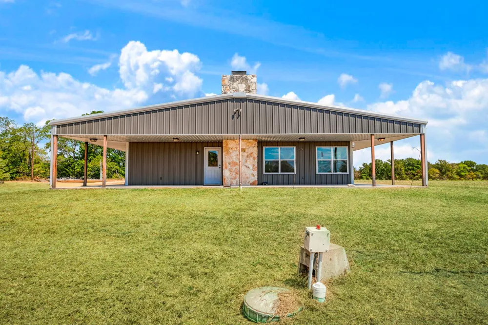 2078 Farm Road 2122 Roxton, TX 75477
