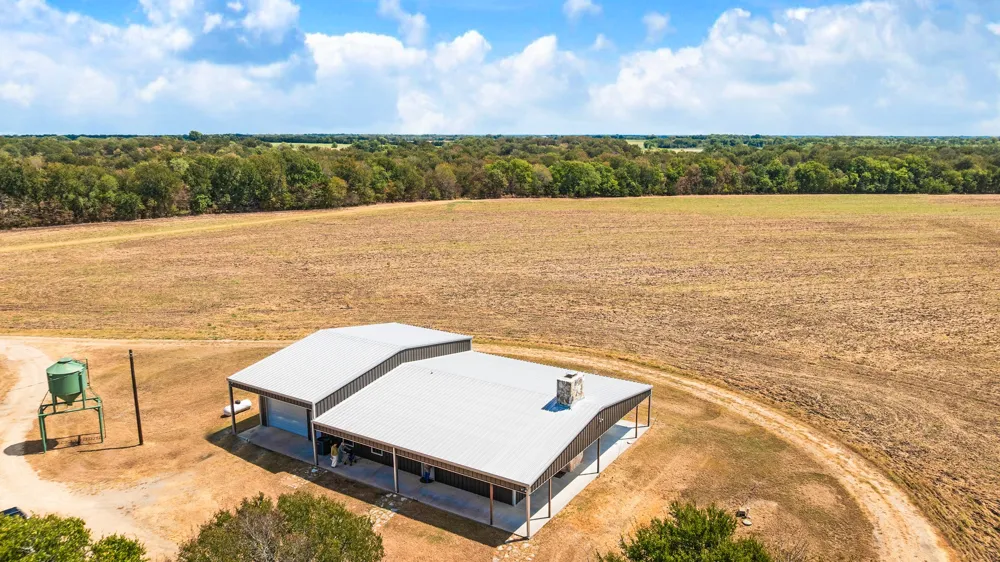 2078 Farm Road 2122 Roxton, TX 75477