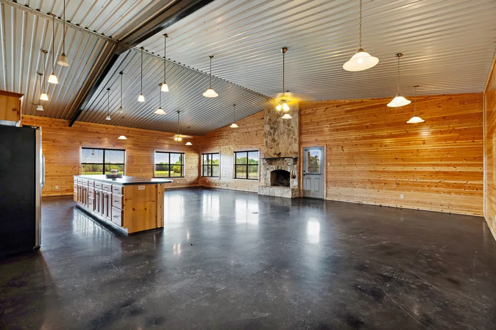 2078 Farm Road 2122 Roxton, TX 75477