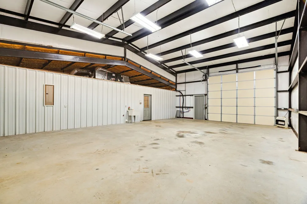 2078 Farm Road 2122 Roxton, TX 75477