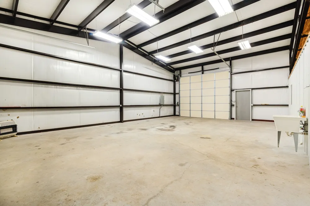 2078 Farm Road 2122 Roxton, TX 75477