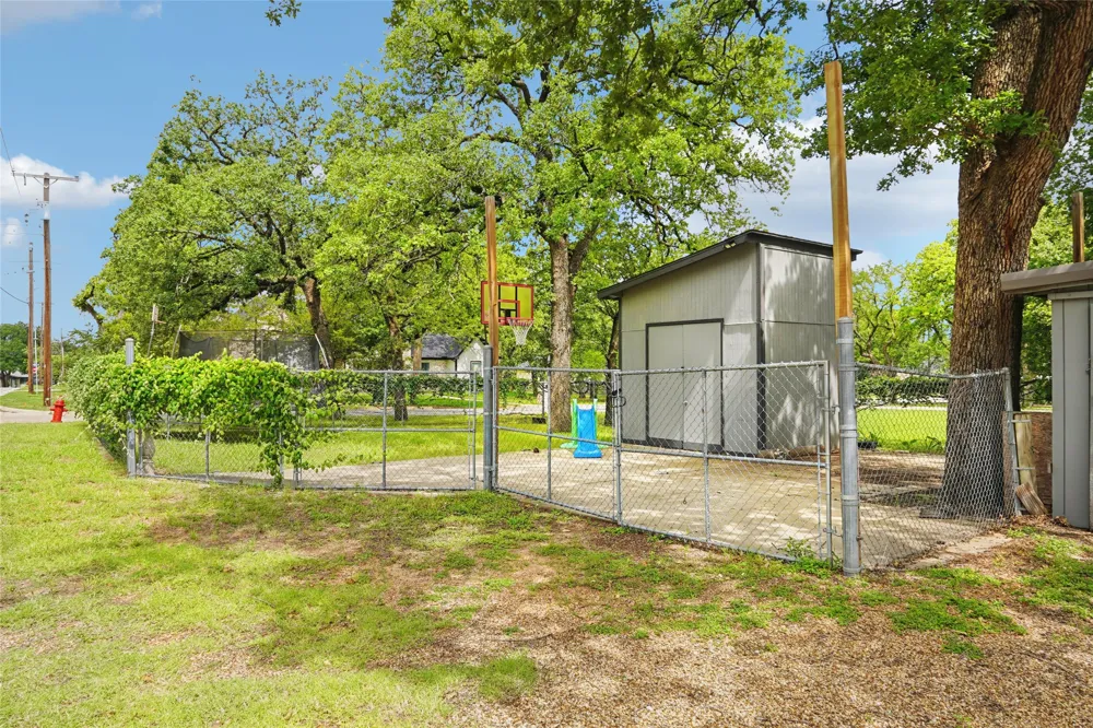 7616 Osage Trail Lake Worth, TX 76135