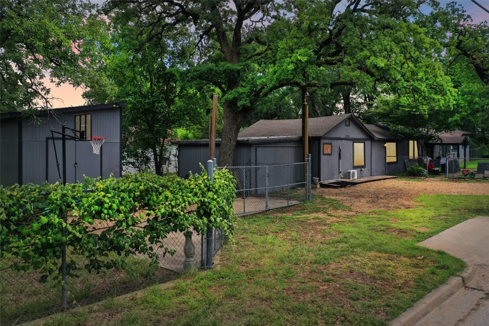 7616 Osage Trail Lake Worth, TX 76135