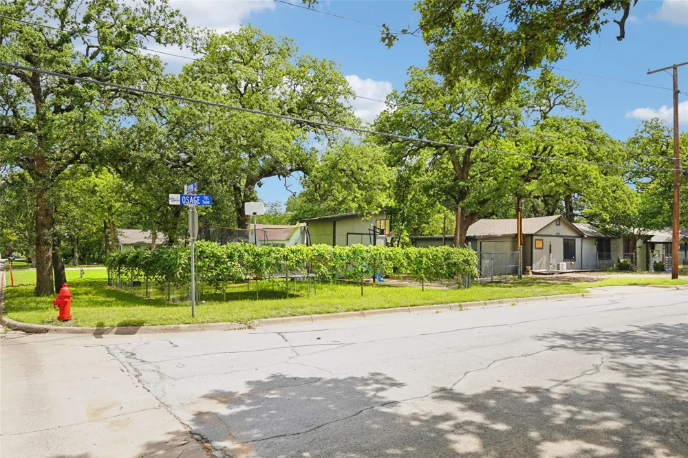 7616 Osage Trail Lake Worth, TX 76135