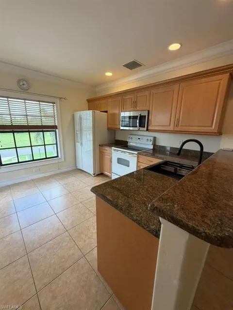 4921 SW 16th Place #202
