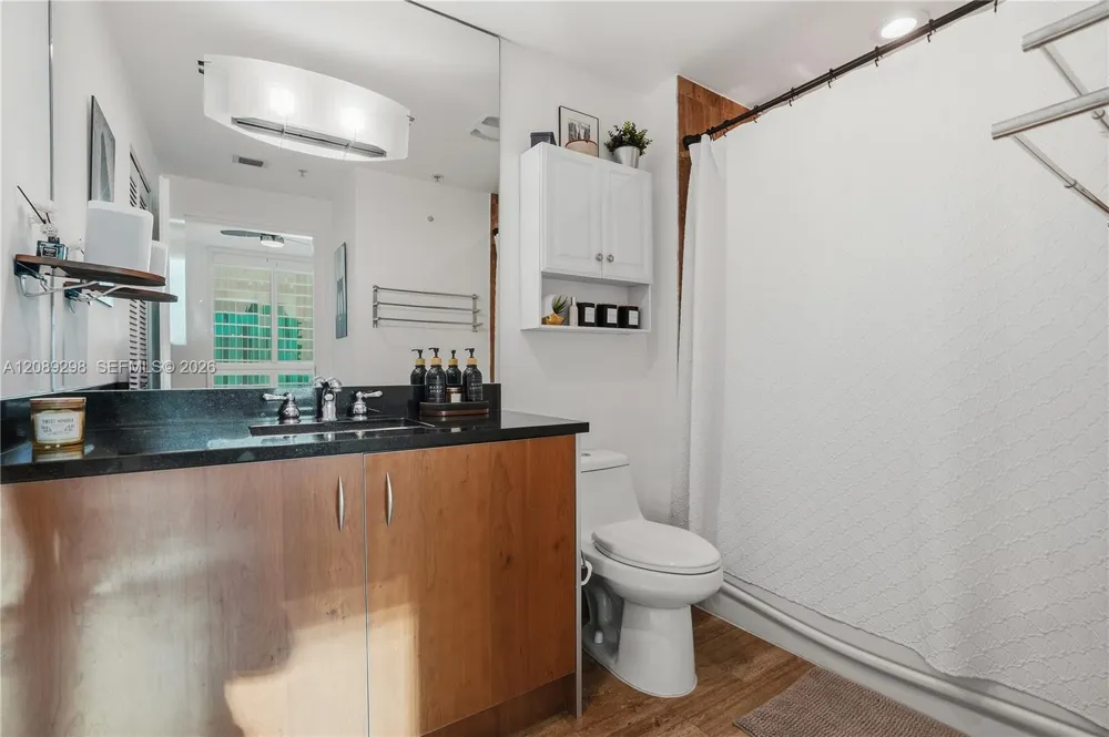 300 S Biscayne Blvd #T-3509 Miami, FL 33131
