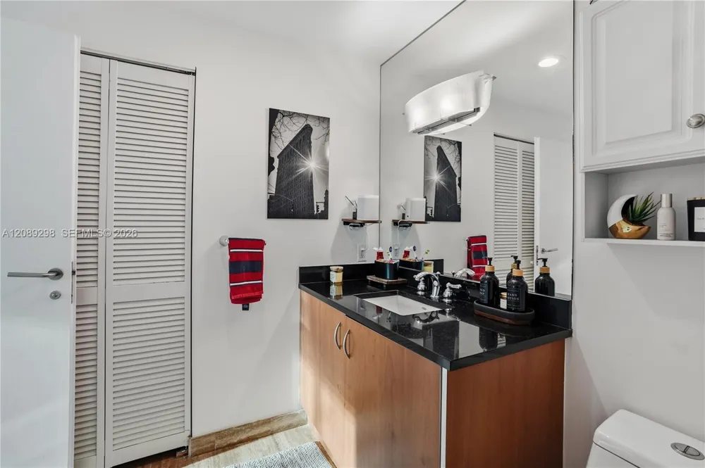 300 S Biscayne Blvd #T-3509 Miami, FL 33131