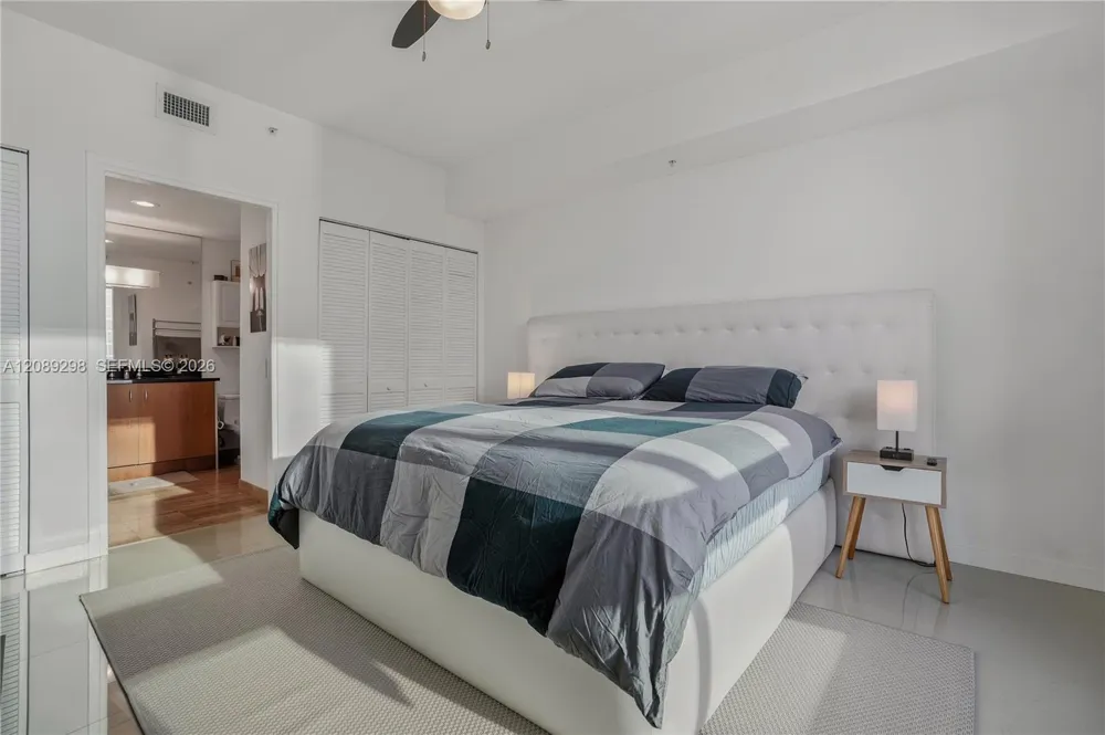 300 S Biscayne Blvd #T-3509 Miami, FL 33131