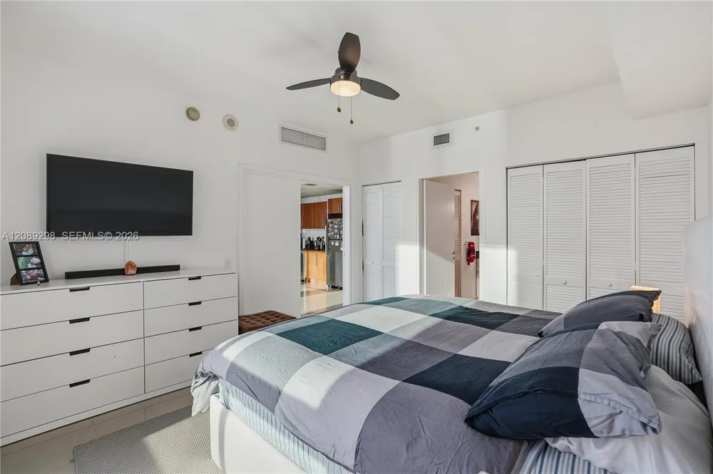 300 S Biscayne Blvd #T-3509 Miami, FL 33131